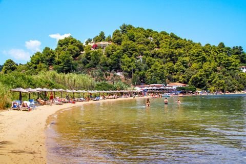 Kanapitsa Beach Skiathos: Sheltered Cove with Boat Access